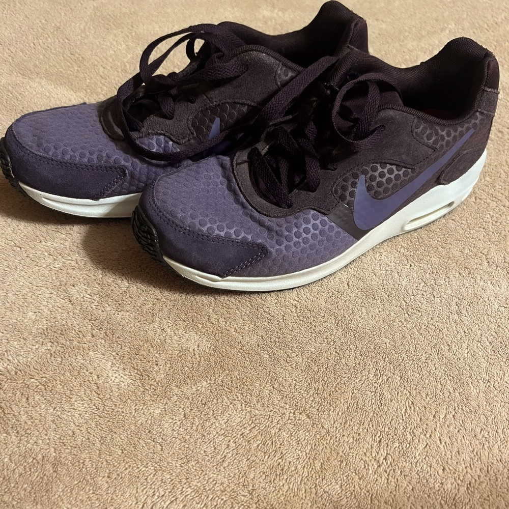 Nike size 8 womens